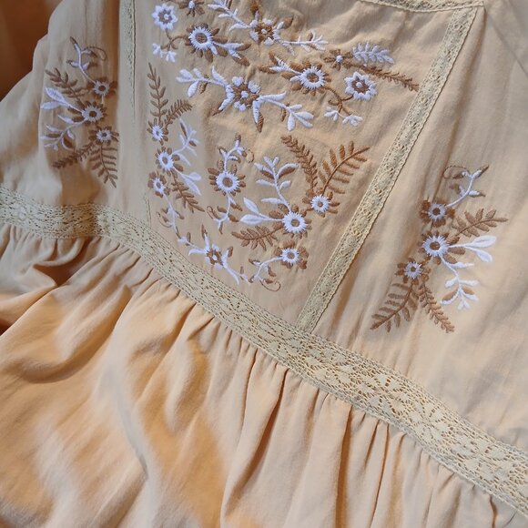 Large yellow embroidered dress - Picture 9 of 11